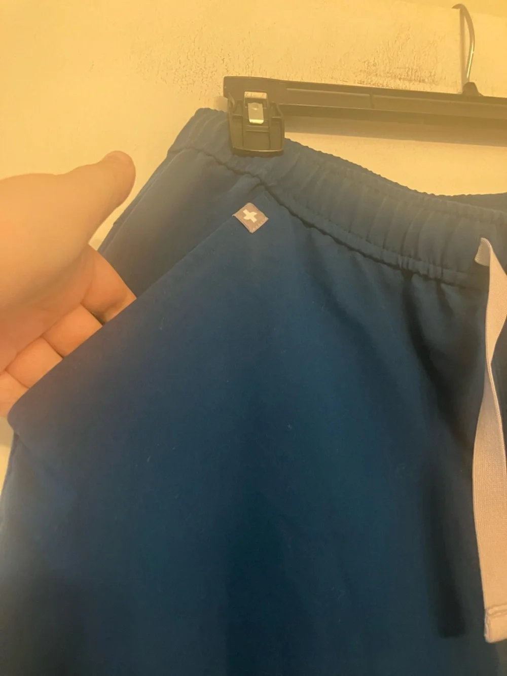 FIGS jogger scrub pants 4 pockets drawstring waistband sporty cuffs medium